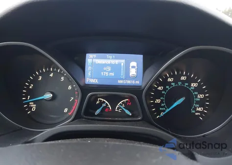 2014 Ford Focus S z USA, uszkodzony, nr VIN 1FADP3E2XEL204342